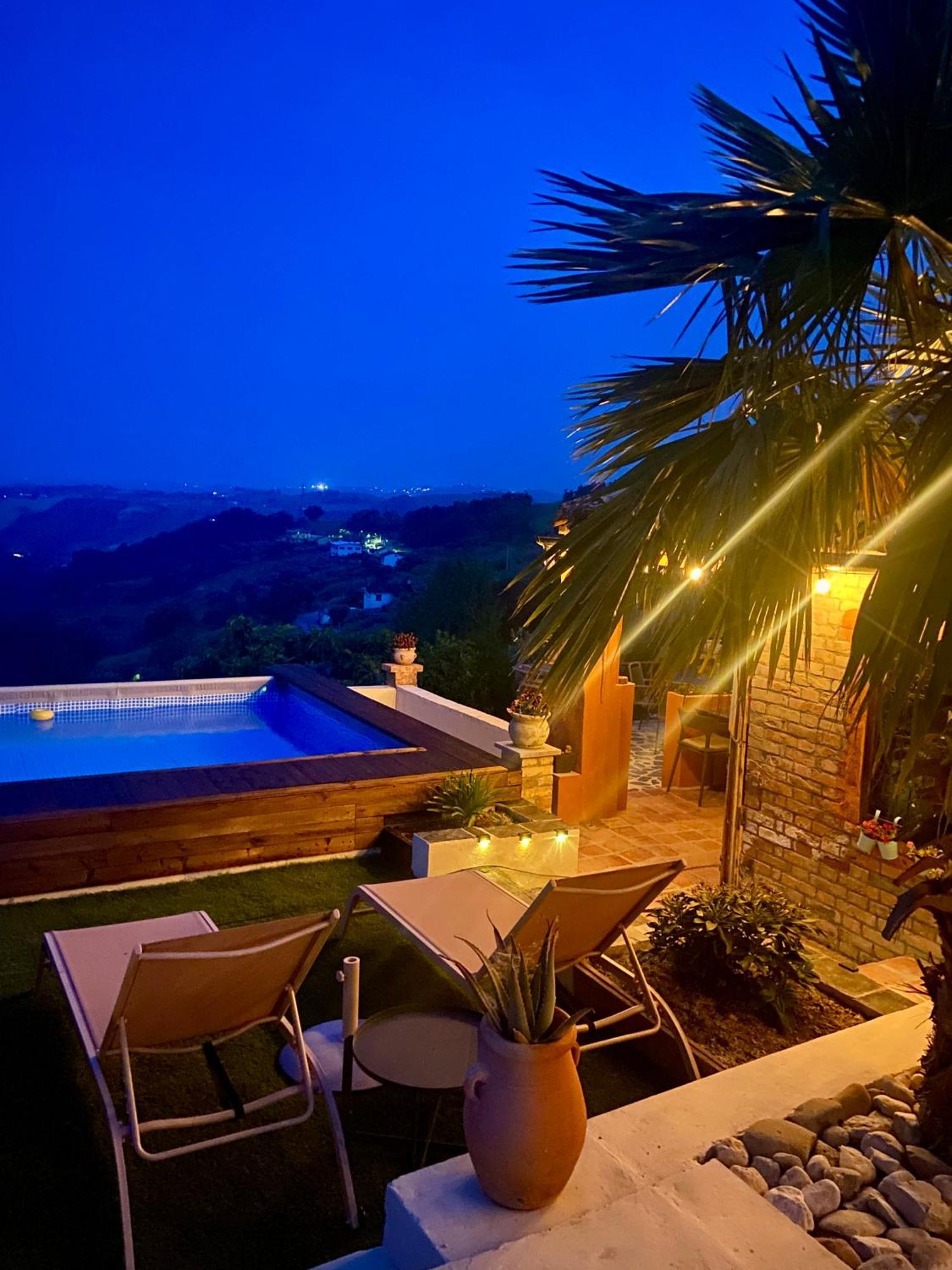 Bed And Adventure Tramontana Resort - Camera Vista Castilenti Eksteriør billede