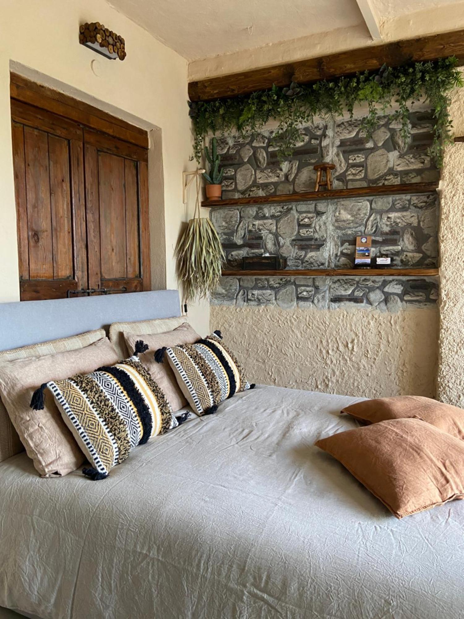 Bed And Adventure Tramontana Resort - Camera Vista Castilenti Eksteriør billede