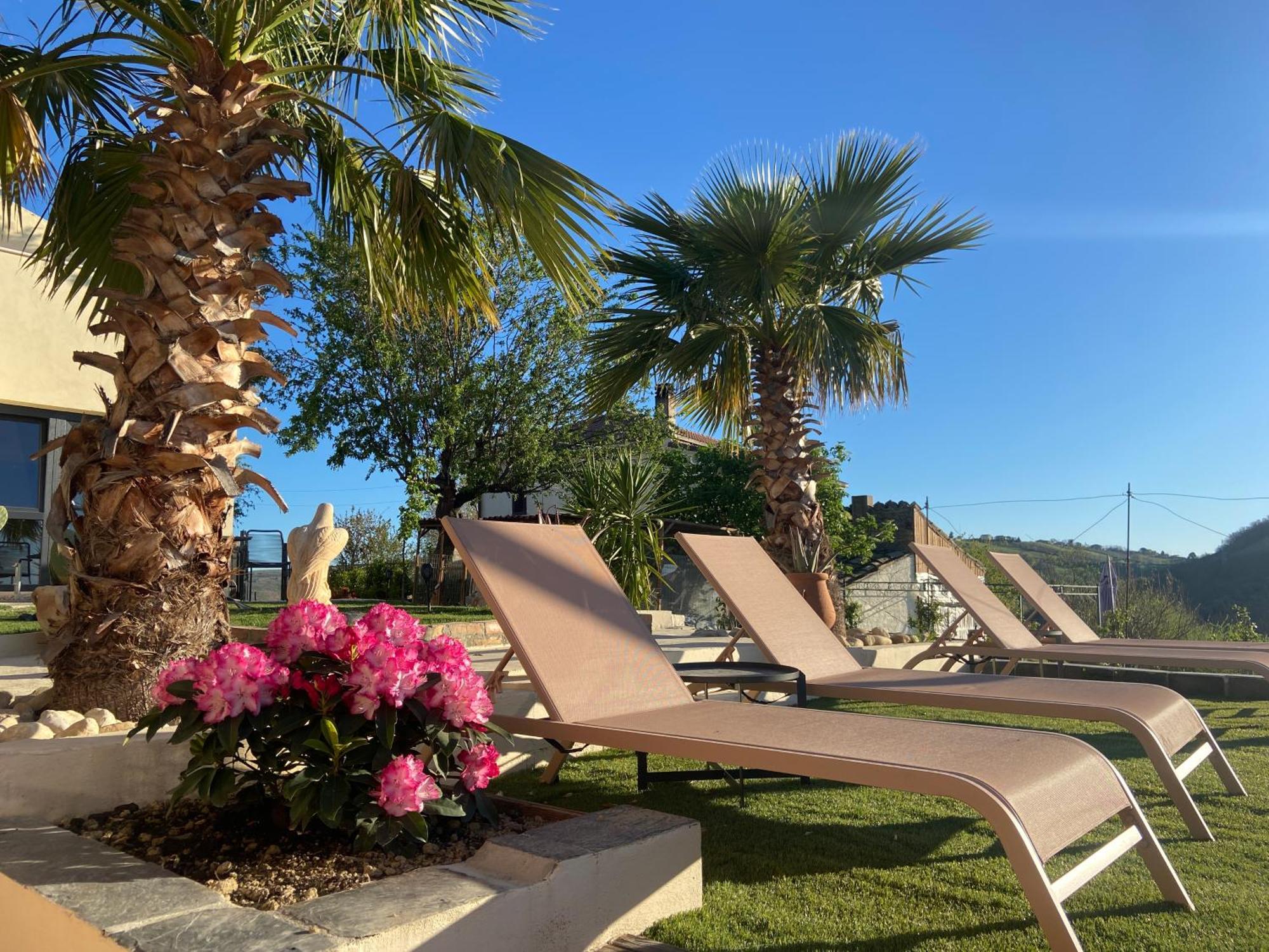 Bed And Adventure Tramontana Resort - Camera Vista Castilenti Eksteriør billede